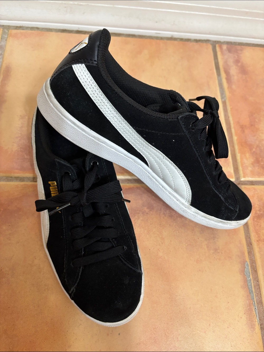 Puma Vicky Black Suede Sneakers with White Stripe SZ 8.5